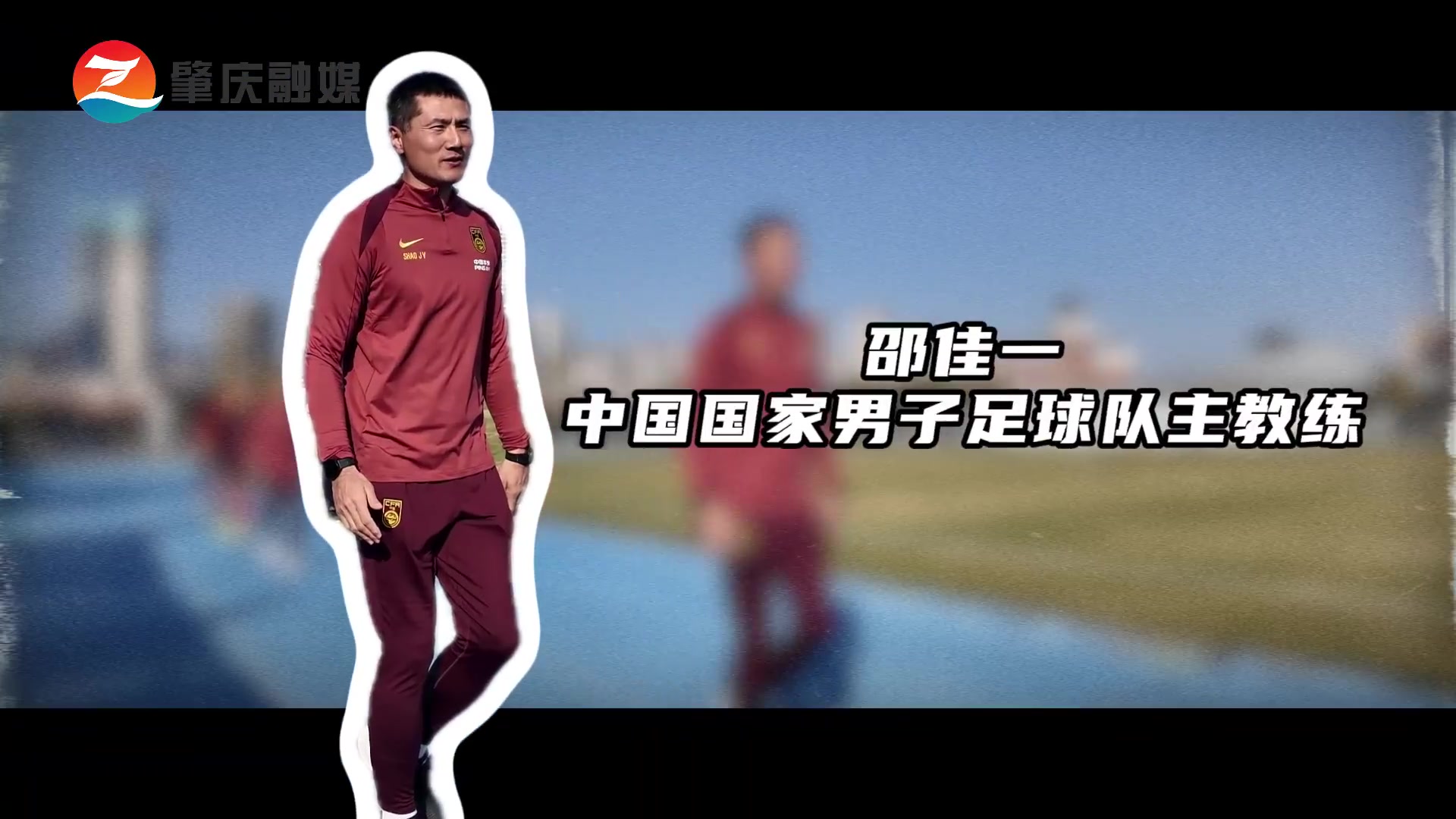 云开体育网址-国足 少年齐奔跑足球公益活动中 国家队成员与足球少年们一起踢球