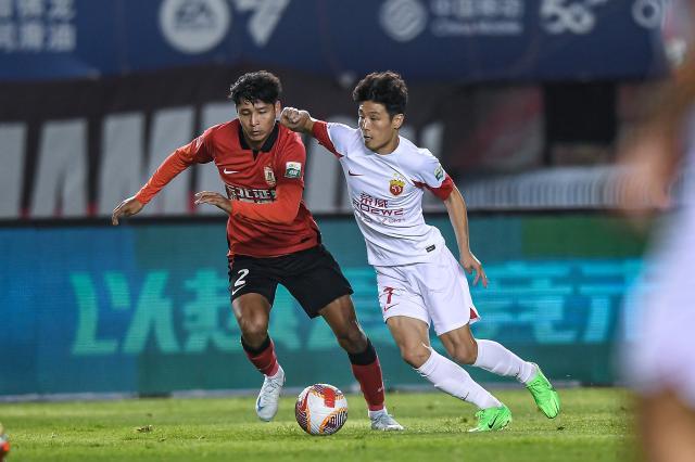 云开体育网站-海港强闯长春为争冠敲响警钟 穆帅一席话点醒众人