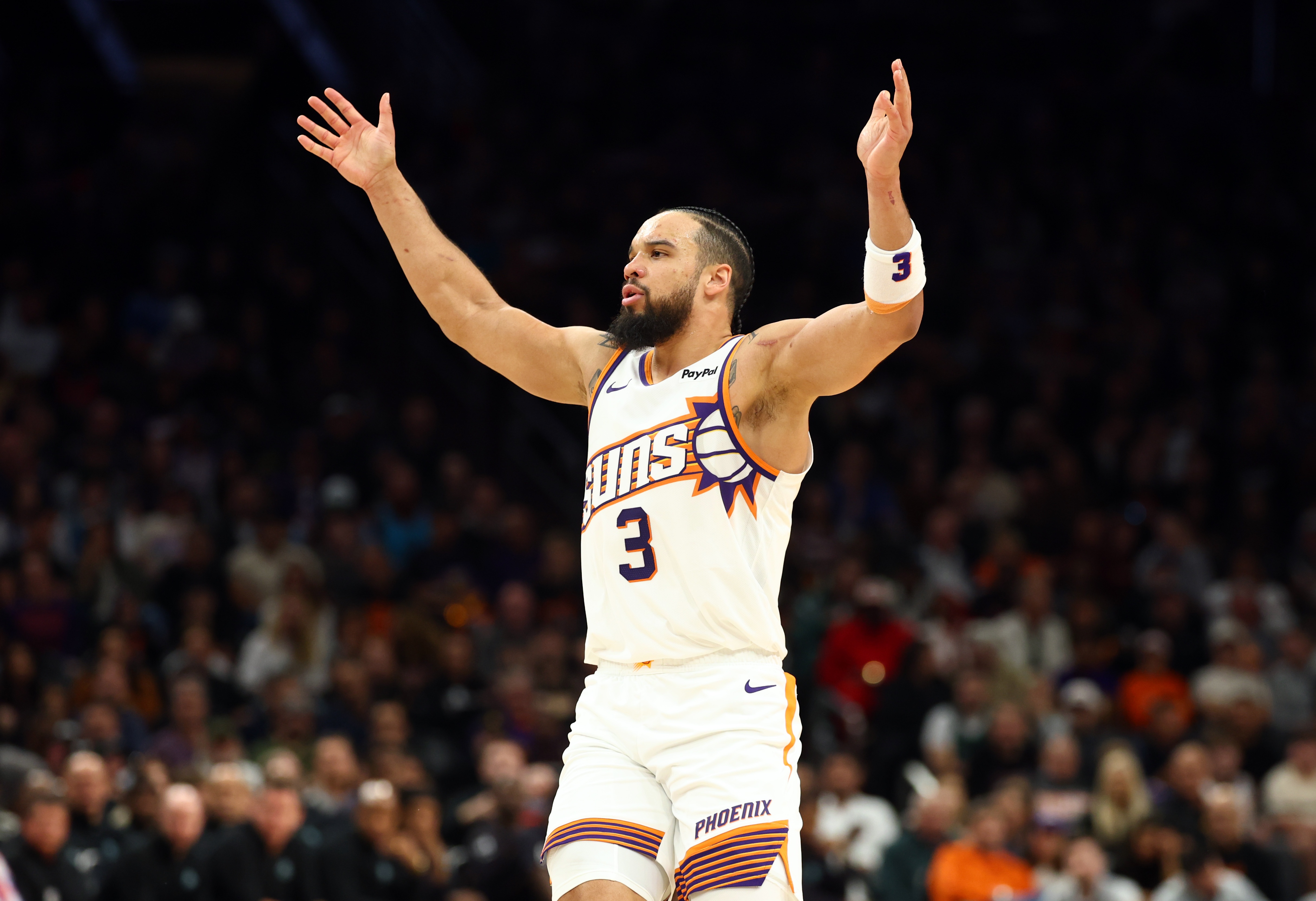 云开体育网址-主攻手！狄龙半场12中7砍下全队最高15分外加3篮板