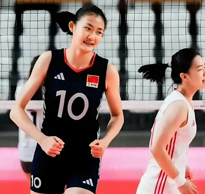 云开体育-上海女排双子星太突出！黄悦鑫一传进步大，杨舒茗进攻凶猛|洛杉矶|布里斯班|杨方旭|比赛|替补_新浪体育_新浪新闻